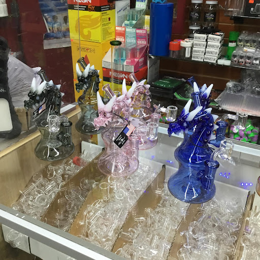 Vaporizer Store «Woodstock Vape & Glass Gallery», reviews and photos, 46699 Van Dyke, Shelby Charter Township, MI 48317, USA