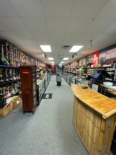 Tobacco Shop «323 Smoke Shop», reviews and photos, 1801 E SE Loop 323 #300, Tyler, TX 75701, USA