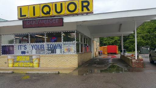 Liquor Store «Gate Six Liquor Store», reviews and photos, 15158 Fort Campbell Blvd, Oak Grove, KY 42262, USA
