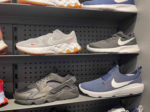 Shoe Store «Finish Line», reviews and photos, 2801 Stevens Creek Blvd, Santa Clara, CA 95050, USA