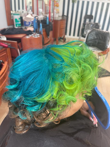 Beauty Salon «Julia Dominican Hair Salon», reviews and photos, 718 Reisterstown Rd, Pikesville, MD 21208, USA