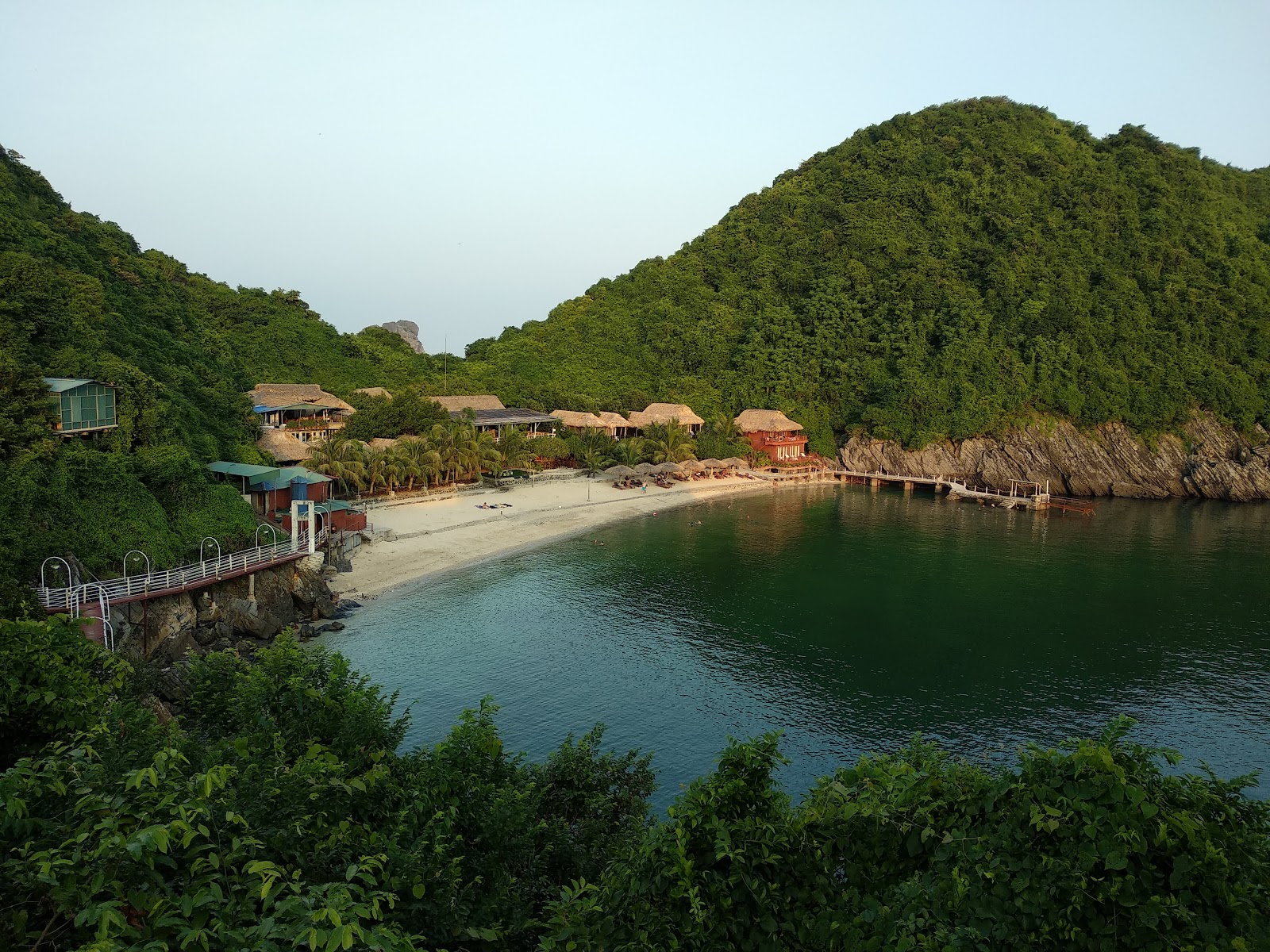Fotografie cu Monkey Island Resort - locul popular printre cunoscătorii de relaxare