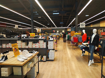 La Halle Ussel Zc Maison Rouge à Ussel