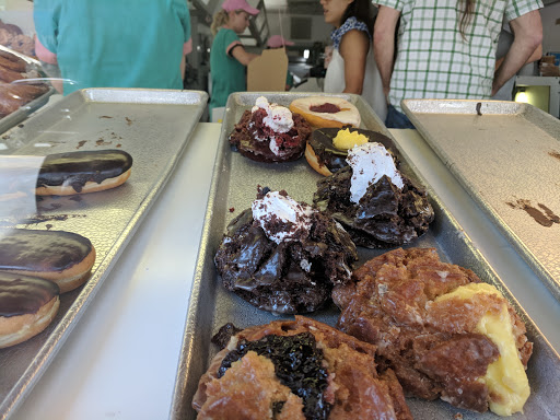 Donut Shop «Peter Pan Donut & Pastry Shop», reviews and photos, 727 Manhattan Ave, Brooklyn, NY 11222, USA