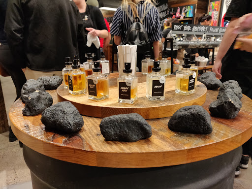Cosmetics Store «Lush», reviews and photos, 112 E Broadway, Bloomington, MN 55425, USA