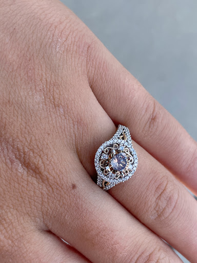 Jewelry Store «Edward Warren Jewelers», reviews and photos, 1610 Cross Creeks Blvd, Pickerington, OH 43147, USA