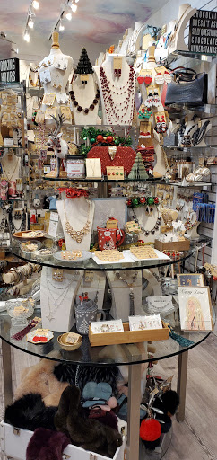 Jewelry Store «Knock Knock Boutique», reviews and photos, 110 W Chocolate Ave, Hershey, PA 17033, USA