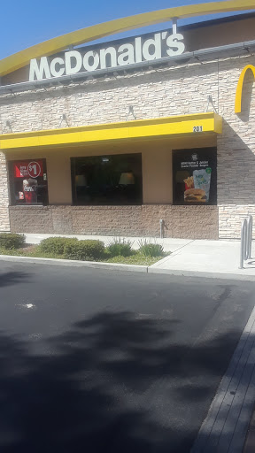 Shopping Mall «Vineyard Town Center Shopping Center», reviews and photos, 451 Vineyard Blvd, Morgan Hill, CA 95037, USA