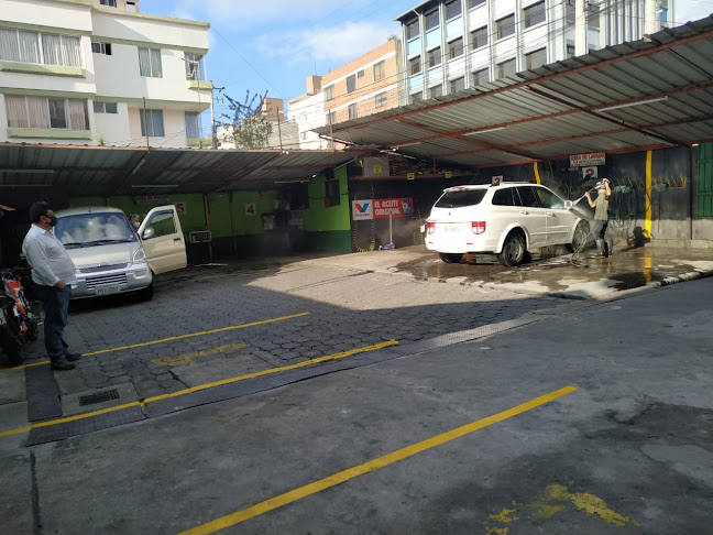 Opiniones de Lavadora y lubricadora Express Nandito en Quito - Servicio de lavado de coches