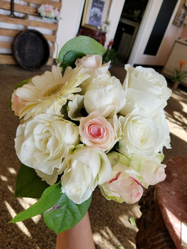 Florist «D & L Roses», reviews and photos, 7280 N Blackstone Ave, Pinedale, CA 93650, USA