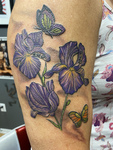 Tattoo Shop «White Lotus Tattoo & Fine Art», reviews and photos, 59 Main St, Toms River, NJ 08753, USA