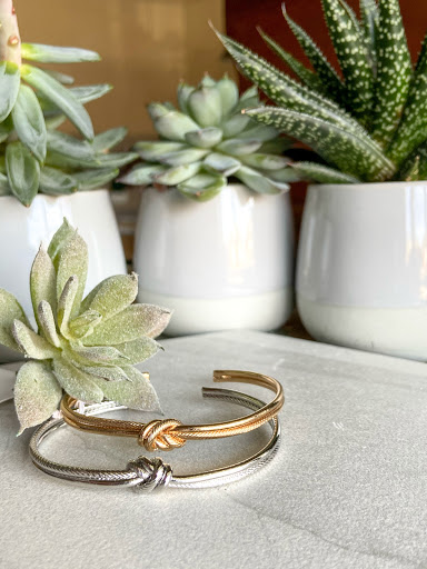 Jewelry Store «Knock Knock Boutique», reviews and photos, 110 W Chocolate Ave, Hershey, PA 17033, USA