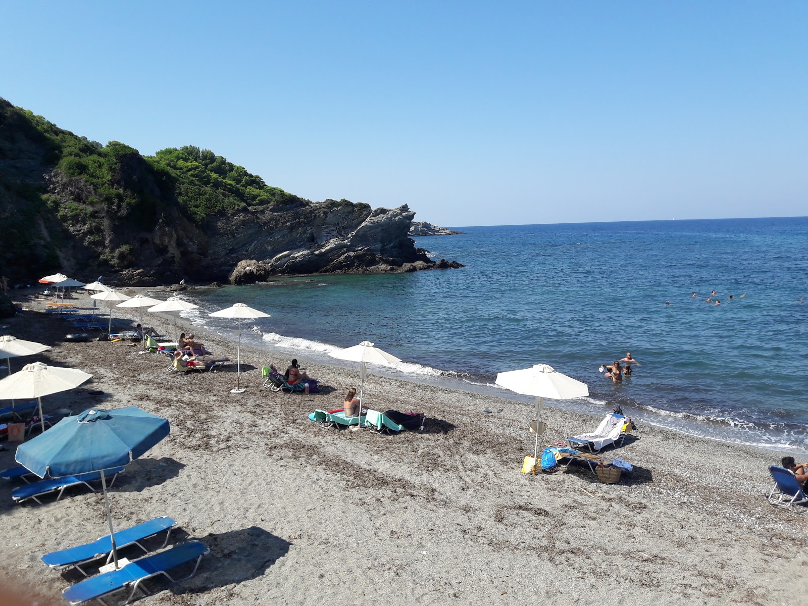 Foto af Perivoliou beach faciliteter område