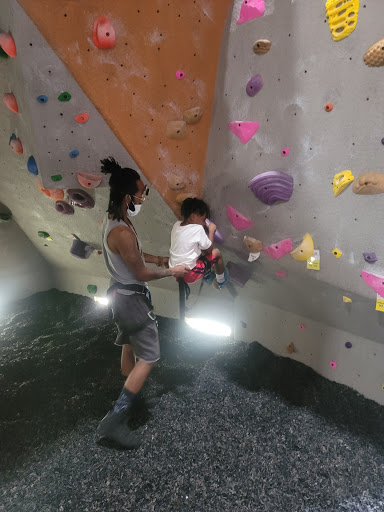 Gym «North Summit Climbing Gym», reviews and photos, 481 Bushkill Plaza Ln, Wind Gap, PA 18091, USA