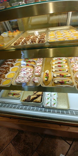 Restaurant «La Baguette French Bread and Pastry Shop», reviews and photos, 3088 Poplar Ave, Memphis, TN 38111, USA