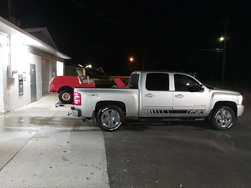 Self-Serve Car Wash and  Wadsworth Rd. en Norton