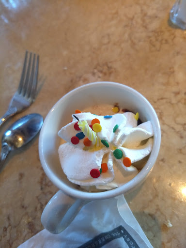 Restaurant «The Cheesecake Factory», reviews and photos, 5799 N Bayshore Dr, Glendale, WI 53217, USA