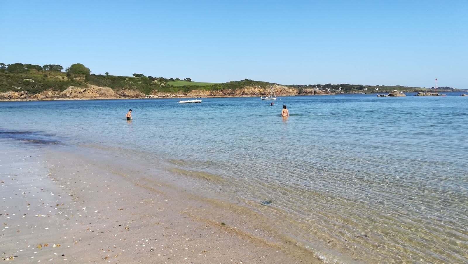 Plage de Port Manec'h'in fotoğrafı - rahatlamayı sevenler arasında popüler bir yer