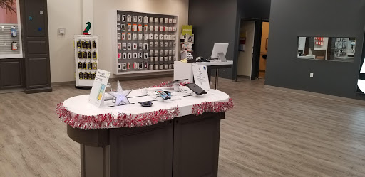 Cell Phone Store «Verizon Authorized Retailer - IM Wireless Salem», reviews and photos, 356 S Broadway h, Salem, NH 03079, USA