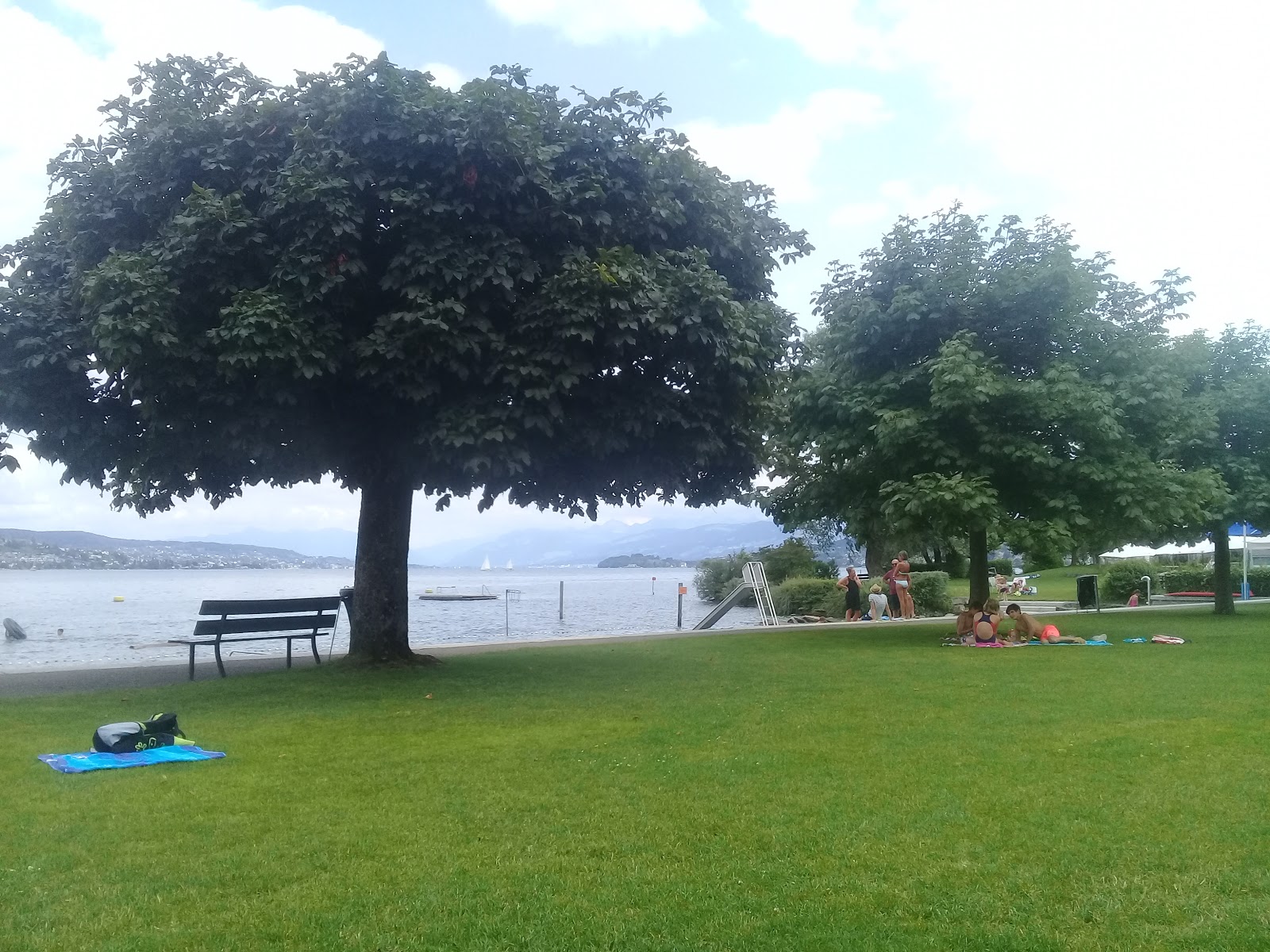 Photo de Strandbad Oberrieden zone de station balnéaire