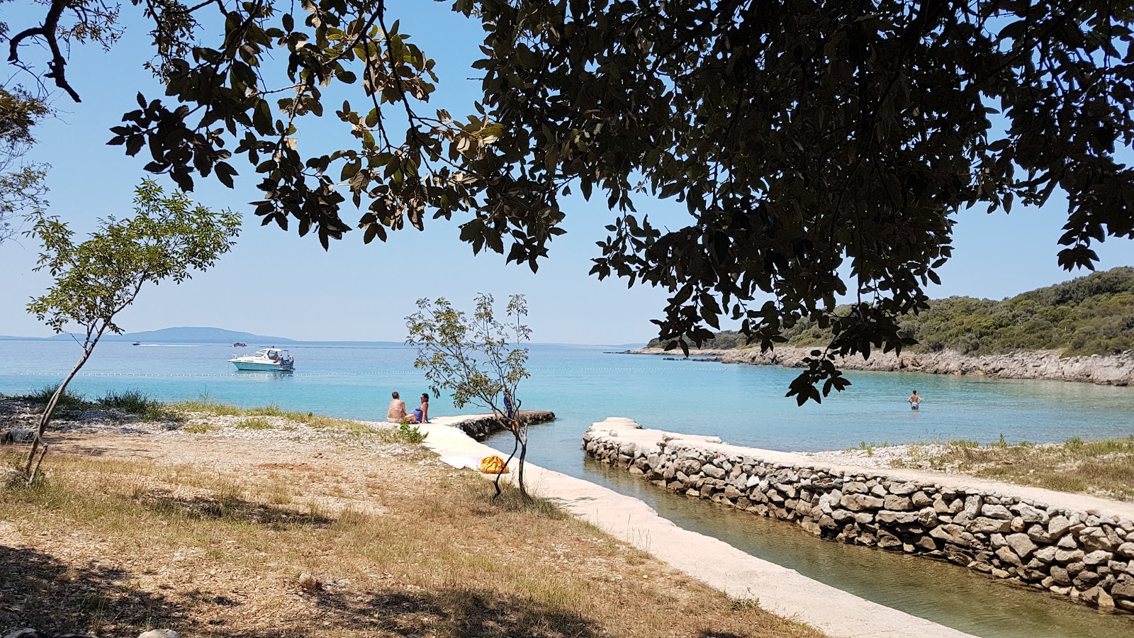 Slatina Bay'in fotoğrafı çok temiz temizlik seviyesi ile