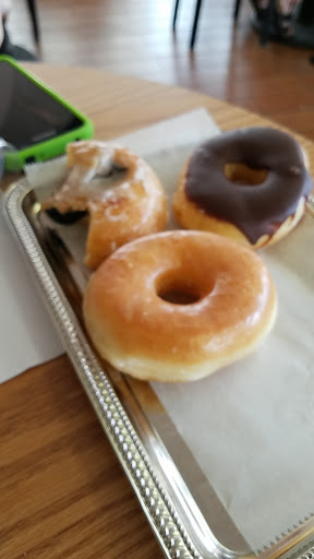 Donut Shop «Good Things Donuts», reviews and photos, 625 Eglin Pkwy NE, Fort Walton Beach, FL 32547, USA