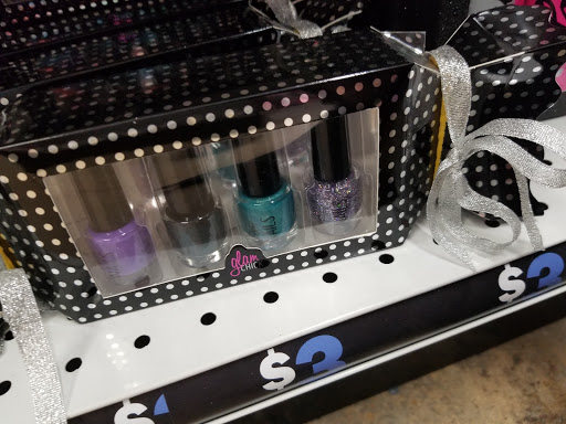 Variety Store «Five Below», reviews and photos, 309 Lancaster Ave, Wayne, PA 19087, USA