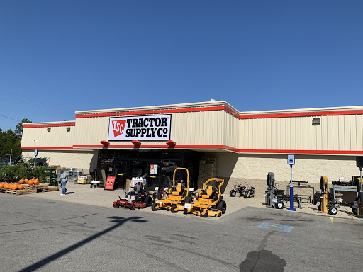 Tractor Supply Co., 715 TN-46, Dickson, TN 37055, USA, 