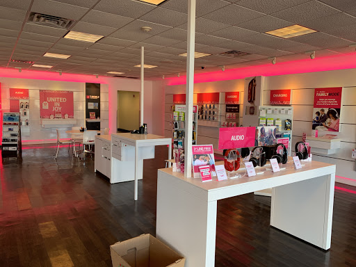 Cell Phone Store «T-Mobile», reviews and photos, 1660 Mineral Spring Ave, North Providence, RI 02904, USA