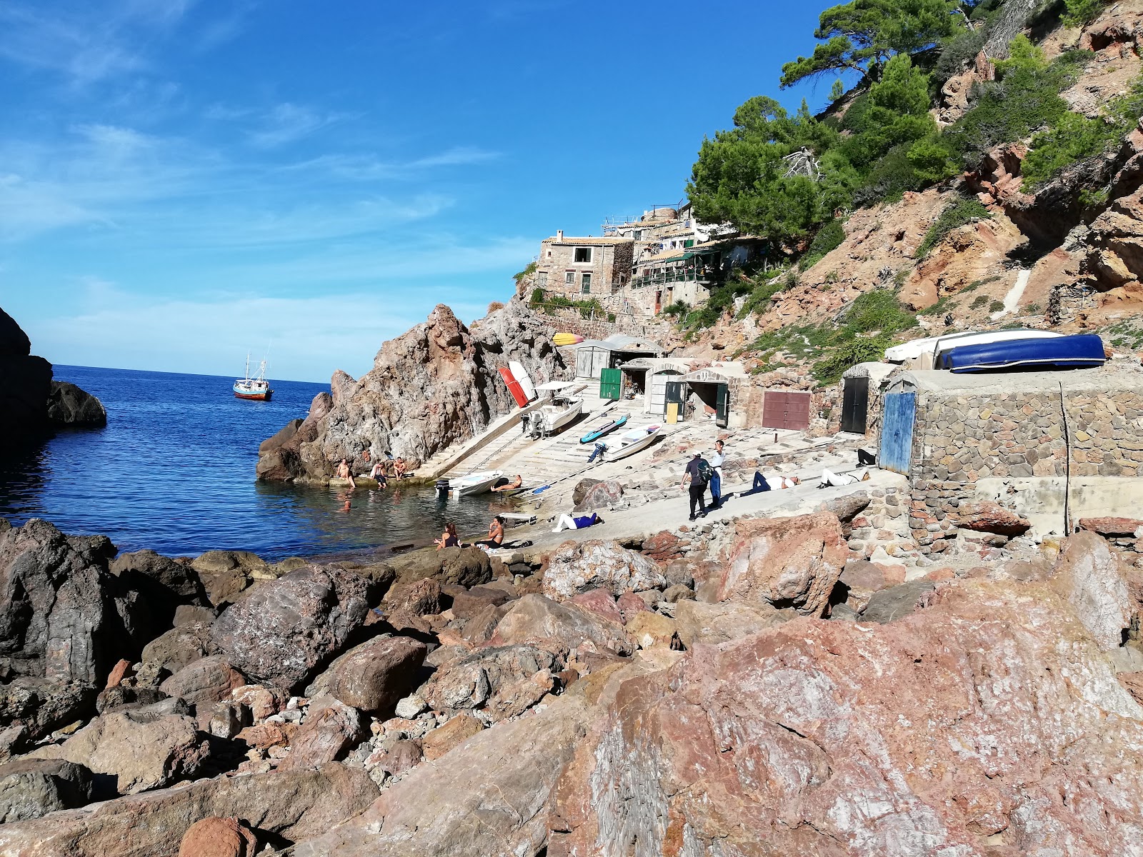 Foto von Calo de s'Estaca mit felsiges gelände Oberfläche