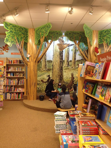Barnes & Noble image