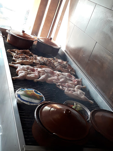 Asador Al Carbón Especialidad En Pollo Asado