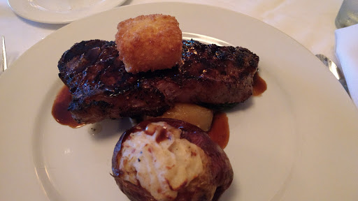 Fine Dining Restaurant «Park Heights Restaurant», reviews and photos, 335 E Main St, Tupelo, MS 38804, USA