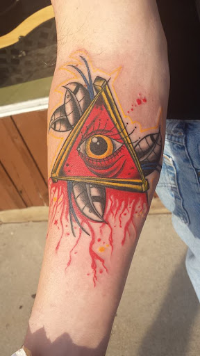 Tattoo Shop «SIGNATURE TATTOO», reviews and photos, 2042 Bailey Rd, Cuyahoga Falls, OH 44221, USA