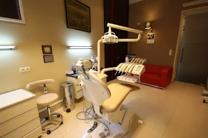Alfa-Dent Centrum Implantologiczne image