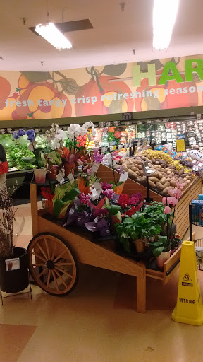 Grocery Store «Hannaford Supermarket», reviews and photos, 383 Wilson St, Brewer, ME 04412, USA