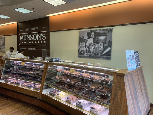 Shopping Mall «The Promenade Shops at Evergreen Walk», reviews and photos, 501 Evergreen Way #503, South Windsor, CT 06074, USA