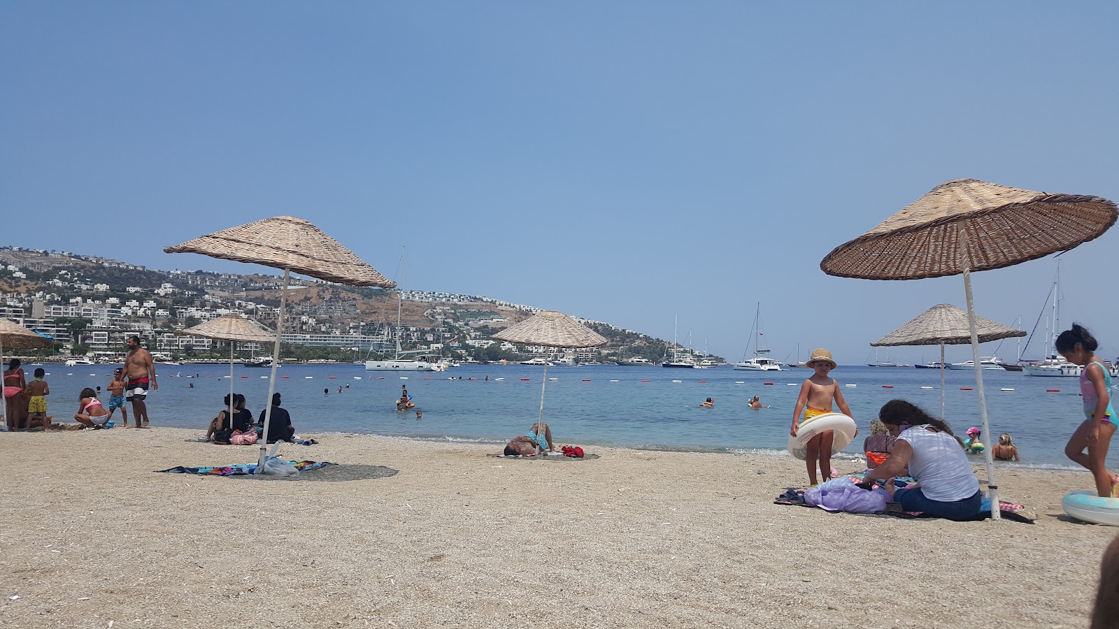 Foto di Gundogan main beach area servizi