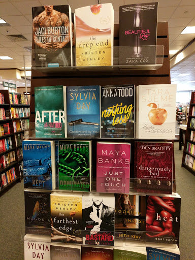 Book Store «Barnes & Noble», reviews and photos, 2614 Central Park Ave, Yonkers, NY 10710, USA