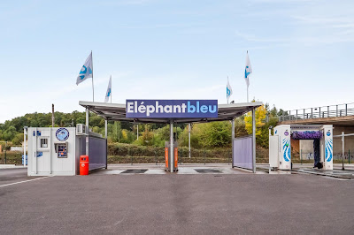Eléphant Bleu à Beaumont-le-Roger
