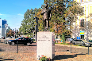 Pomnik Lecha Kaczyńskiego image