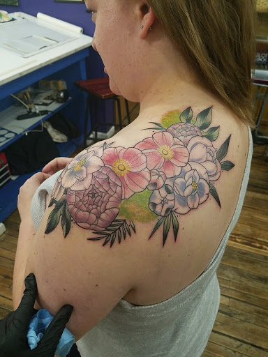 Tattoo Shop «Eclectic Art Tattoo Gallery», reviews and photos, 615 E Michigan Ave, Lansing, MI 48912, USA