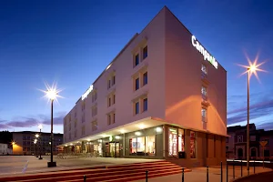 Hôtel Campanile Alès Centre -Cévennes image
