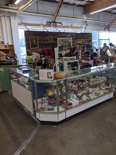 Thrift Store «St. Vincent de Paul Thrift Store & Donation Center, Fremont», reviews and photos, 3777 Decoto Rd, Fremont, CA 94555, USA