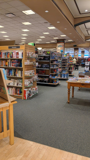 Book Store «Barnes & Noble», reviews and photos, 65 E Marketview Dr, Champaign, IL 61820, USA