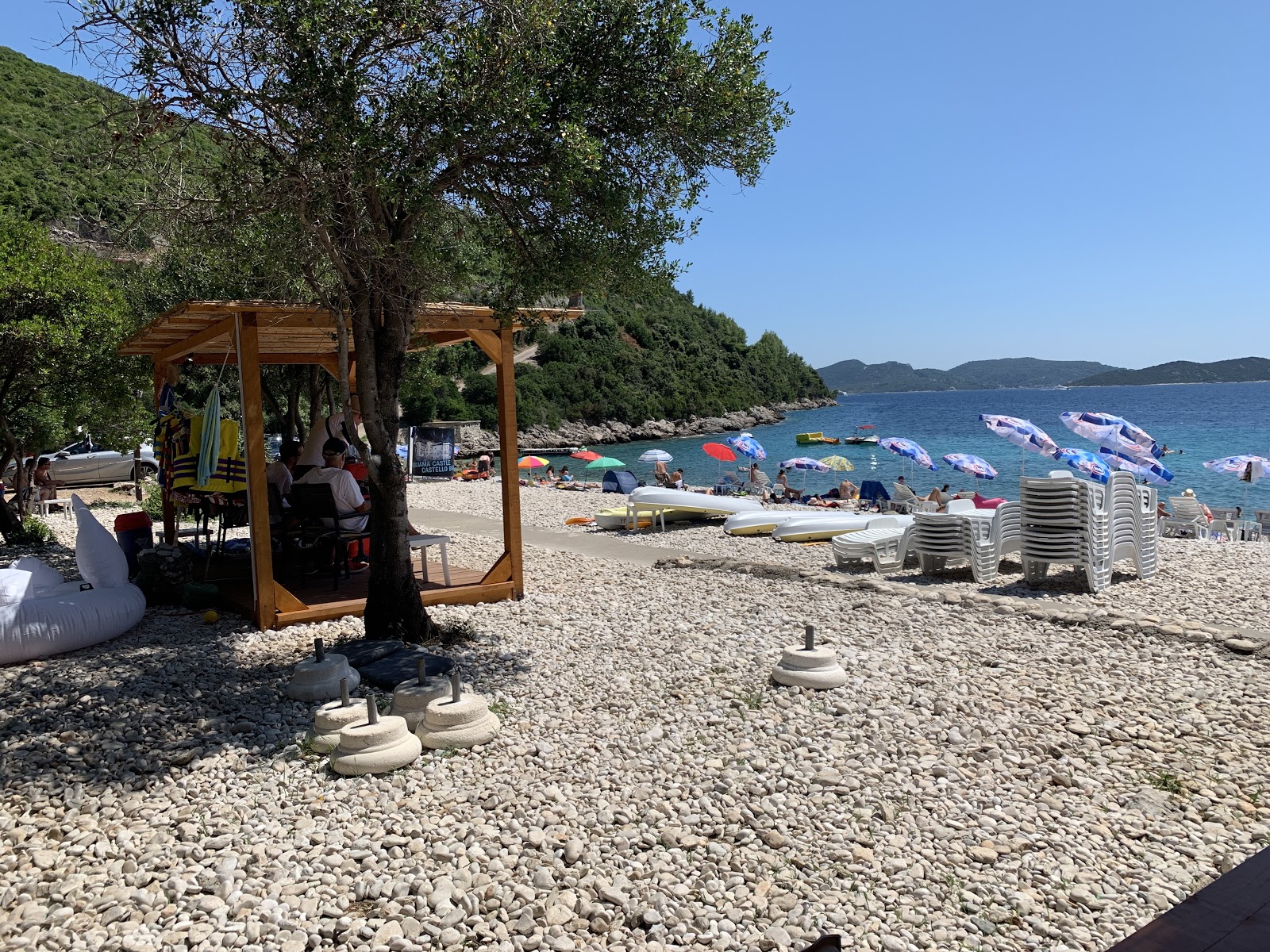 Foto van Veliki zal beach voorzieningenruimte