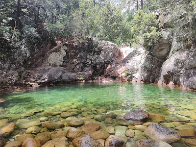 Cascade et piscine naturelle à Quenza