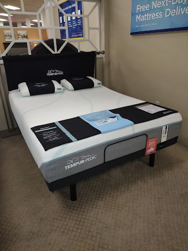 Furniture Store «Raymour & Flanigan Furniture and Mattress Store», reviews and photos, 895 E Gate Blvd, Garden City, NY 11530, USA