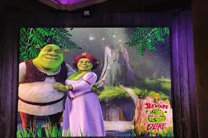 Shrek's Adventure London image