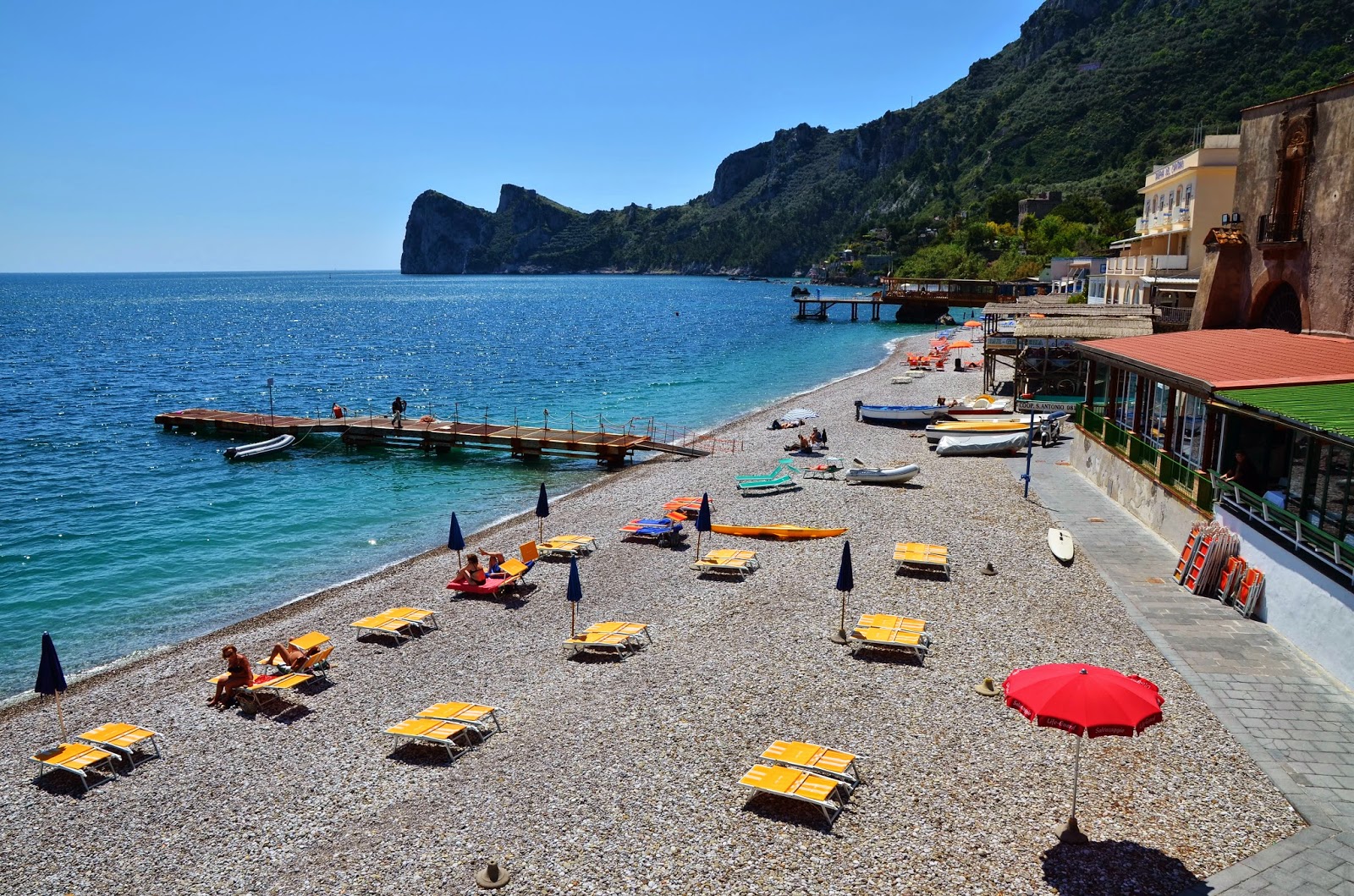 Foto di Spiaggia di Nerano con una superficie del ciottoli grigi